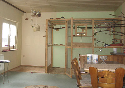 Die Voliere im Vogelzimmer