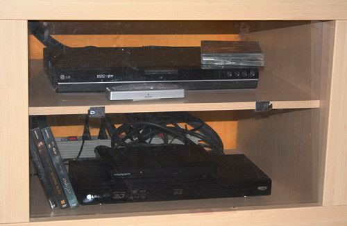 Dvd- und Videorekorder sind mit Plexiglas gesichert